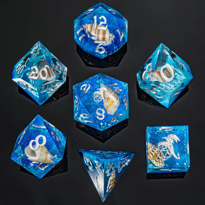 Hymgho Sharp Edge Resin Dice: Sea Snail Inclusion